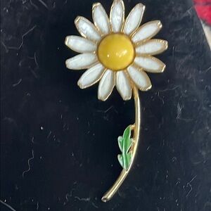 Vintage Weis Daisy Enamel Flower Brooch with Gold Accents